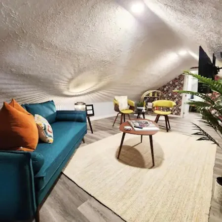 Attic Retreat 5 Minutes From West Side Market
